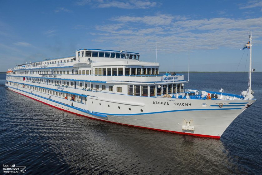 Теплоход Леонид Красин навигация