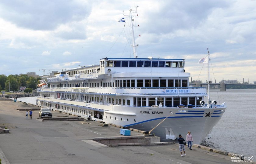 Корабль Леонид Красин