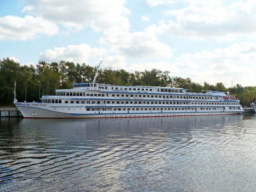 Леонид Красин теплоход