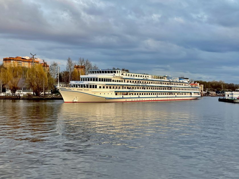 Теплоход Леонид Красин фото
