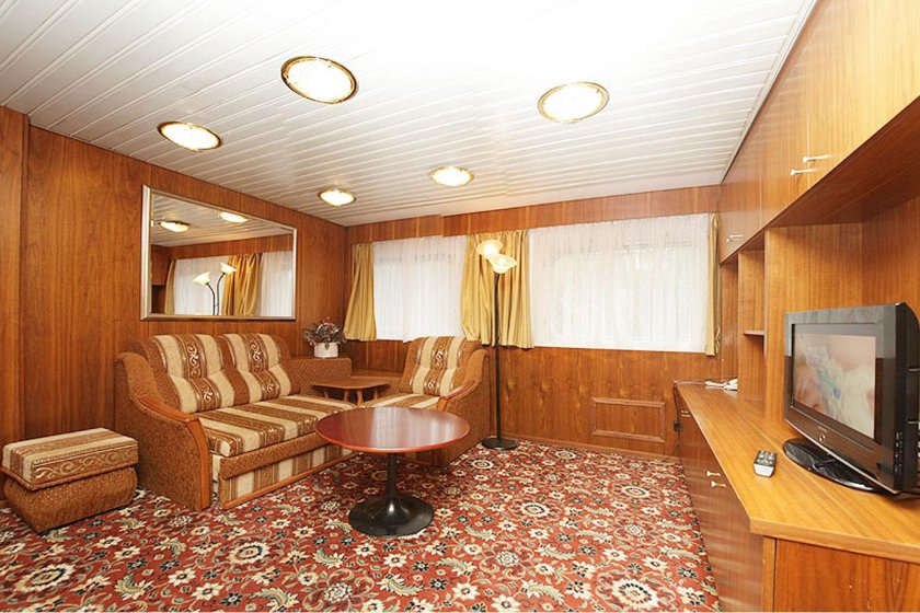 Теплоход Леонид Красин каюта Люкс