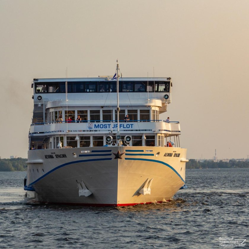 Корабль Леонид Красин