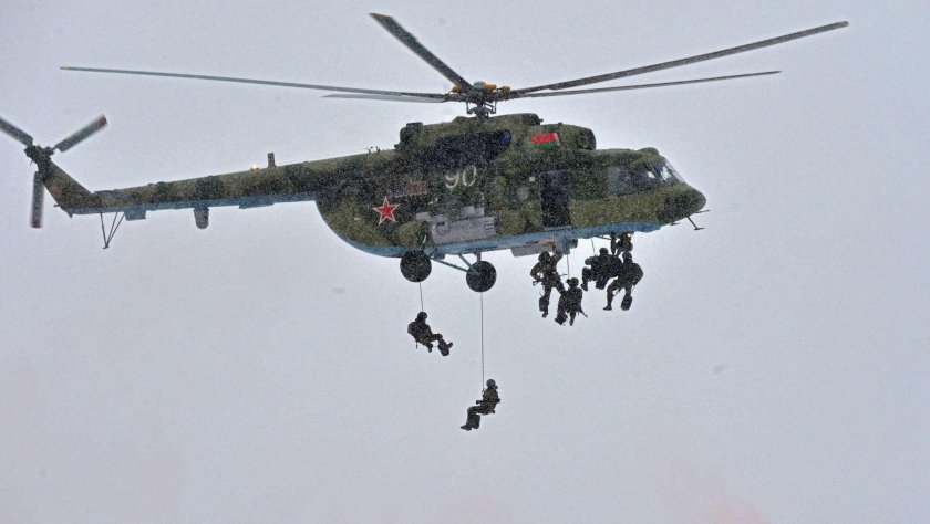 Десантный вертолет ми8