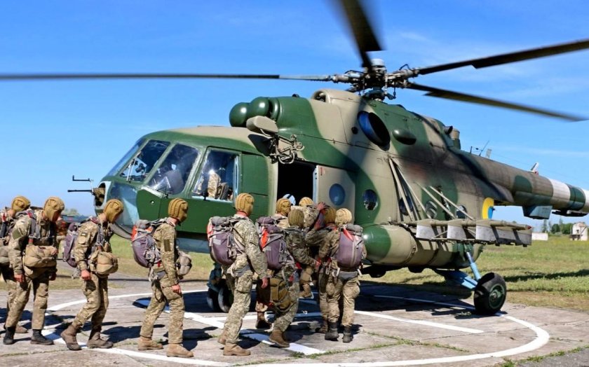 Десантный вертолет ми8