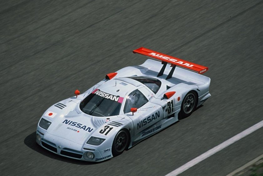 Nissan r390 gt