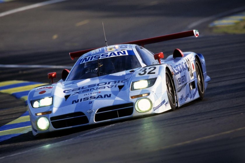Nissan r390 gt1