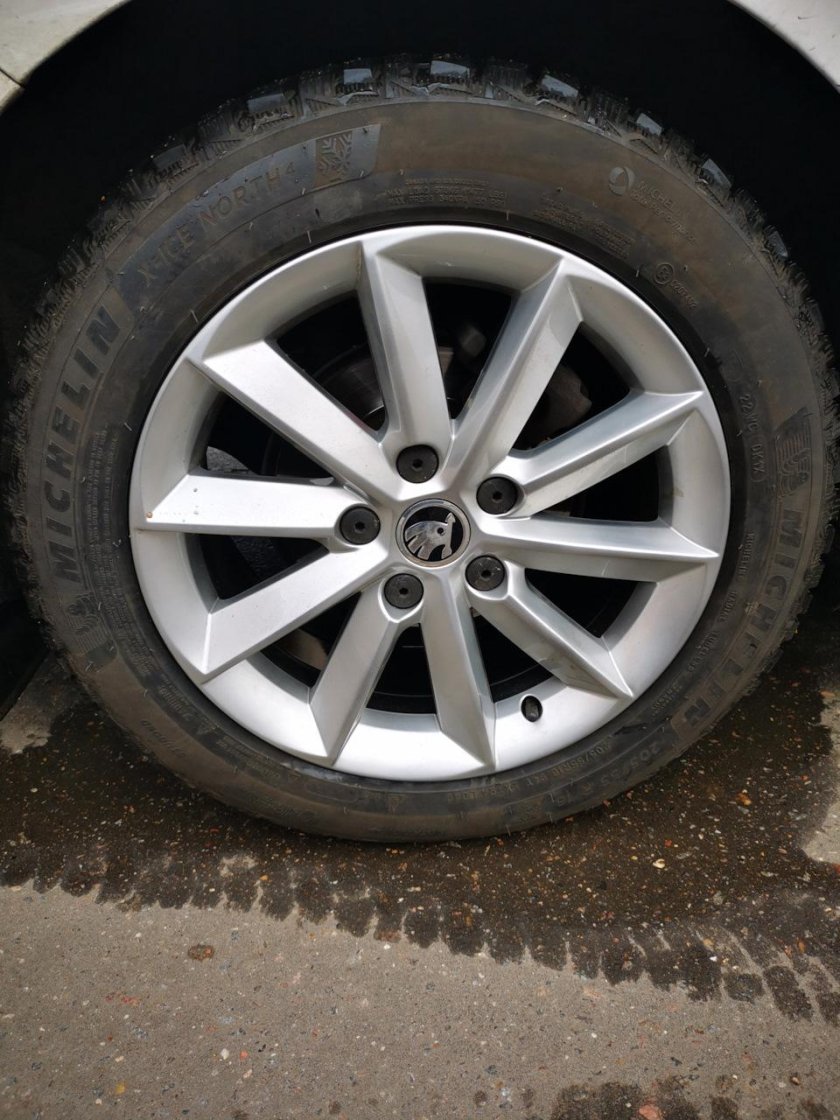 Шкода Октавия на штатных дисках