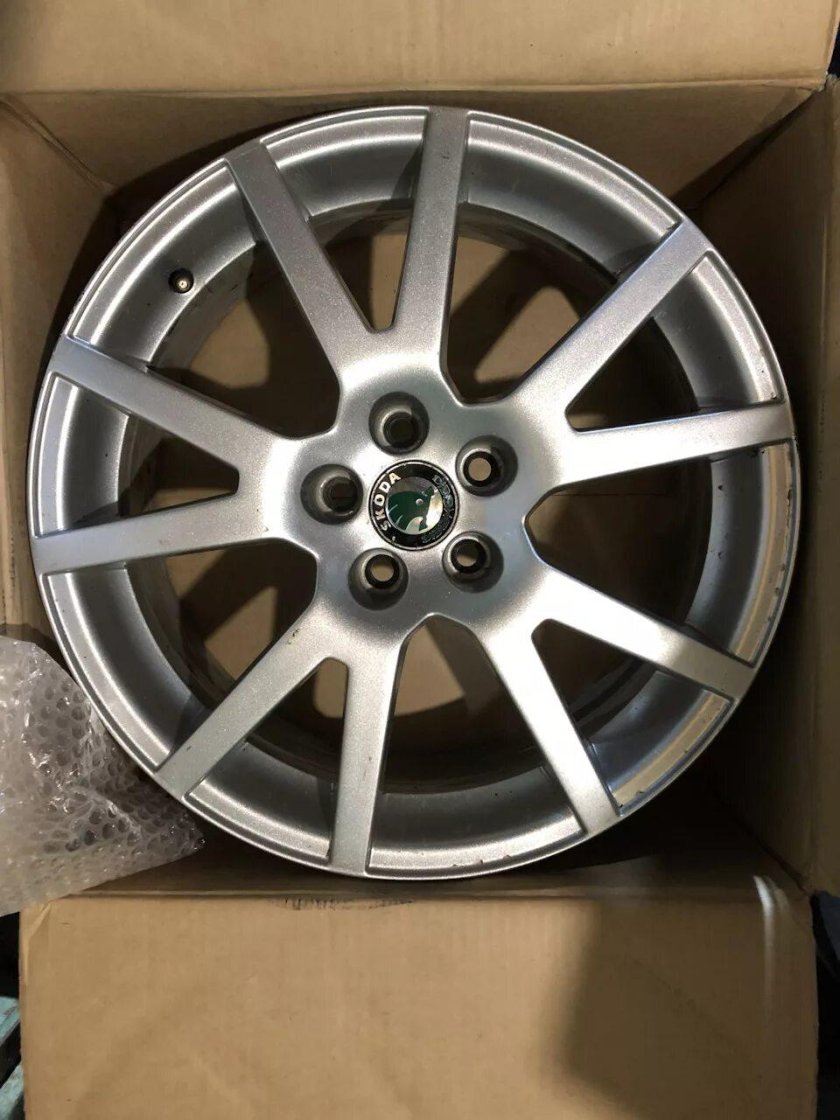 Шкода Октавия на дисках r17