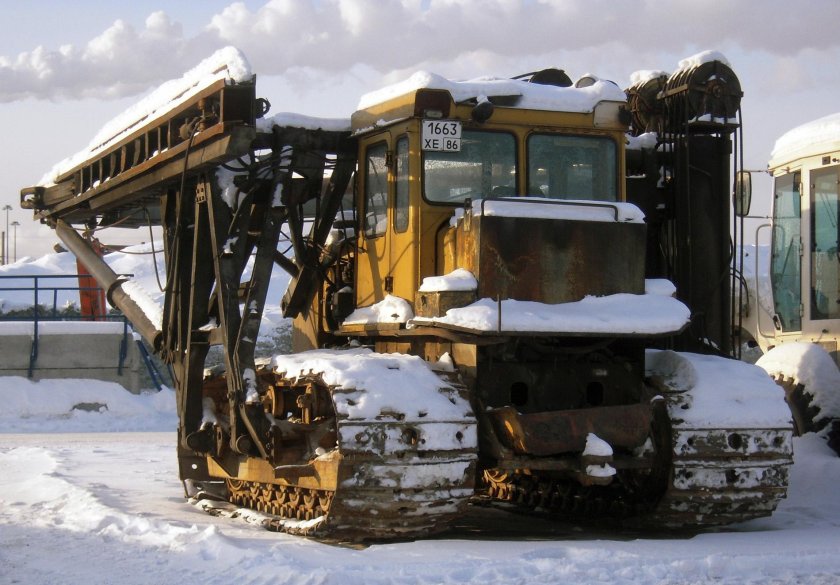 Т-100 трактор Копер сваебой СП-49