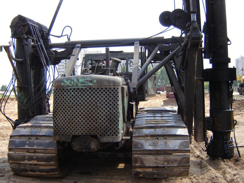 Сваебой на базе трактора т 100