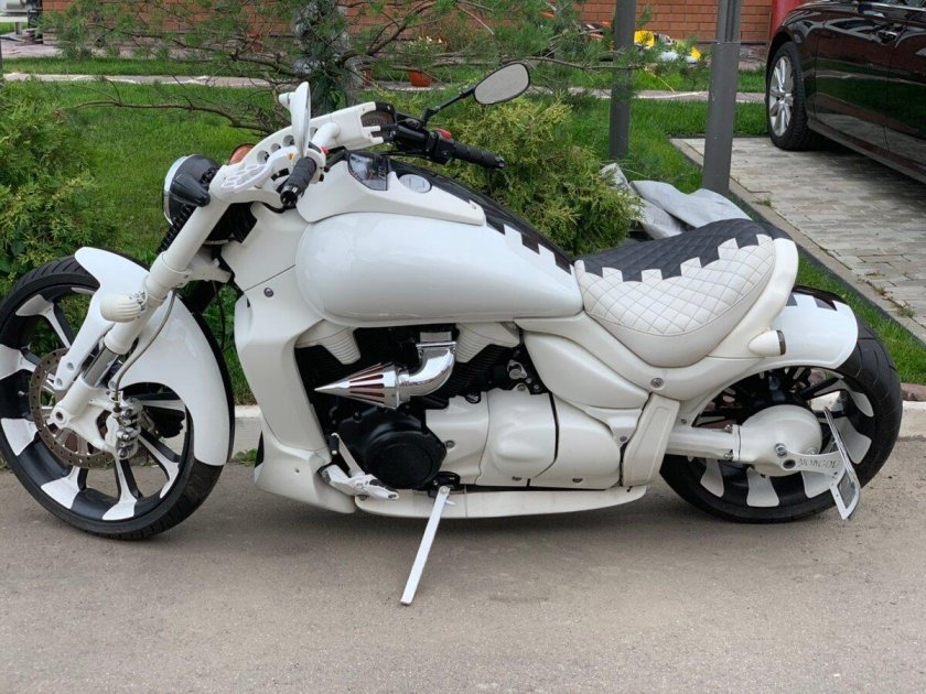 Suzuki Boulevard m109r белый