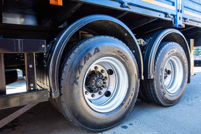 Бортовой полуприцеп