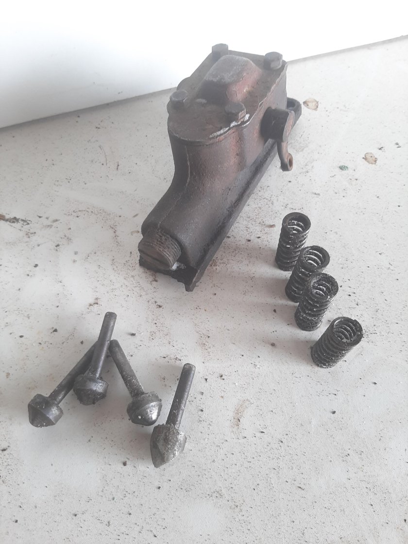 Механизм блокировки переключения передач т-25