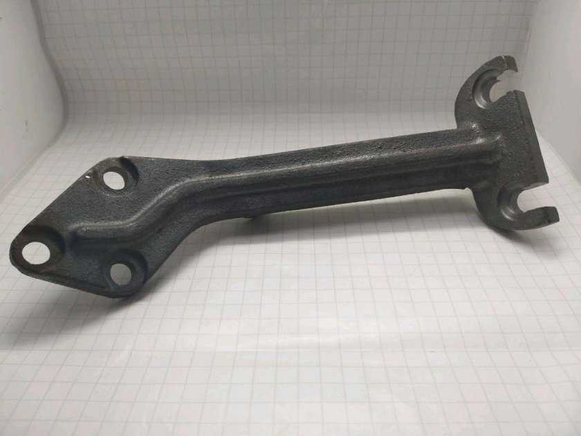 Кронштейн выпускного коллектора д21а-1008149