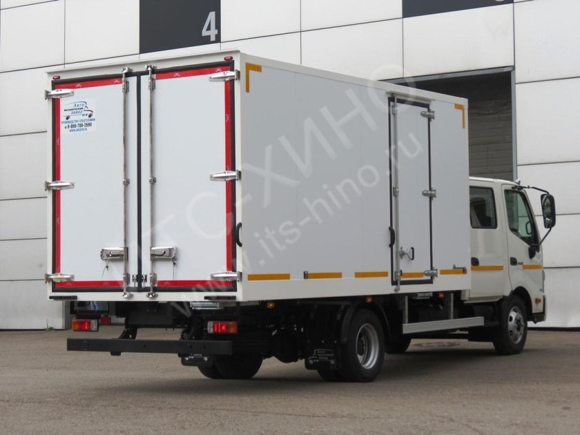 Грузовой фургон с двухрядной кабиной