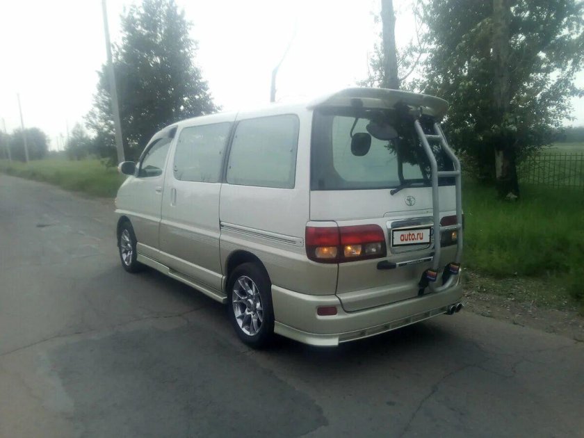 Toyota Hiace Regius