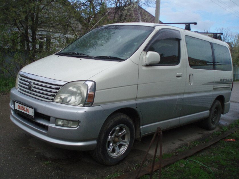 Toyota Hiace Regius 2002