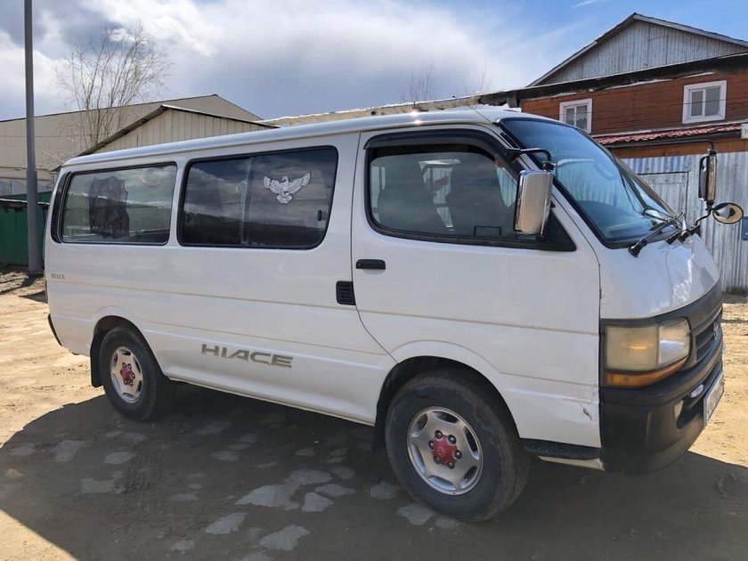 Toyota Hiace 1992 белый