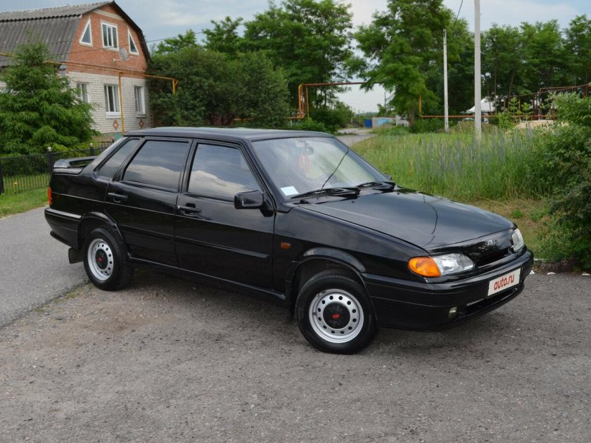 Черная Лада ВАЗ 2115