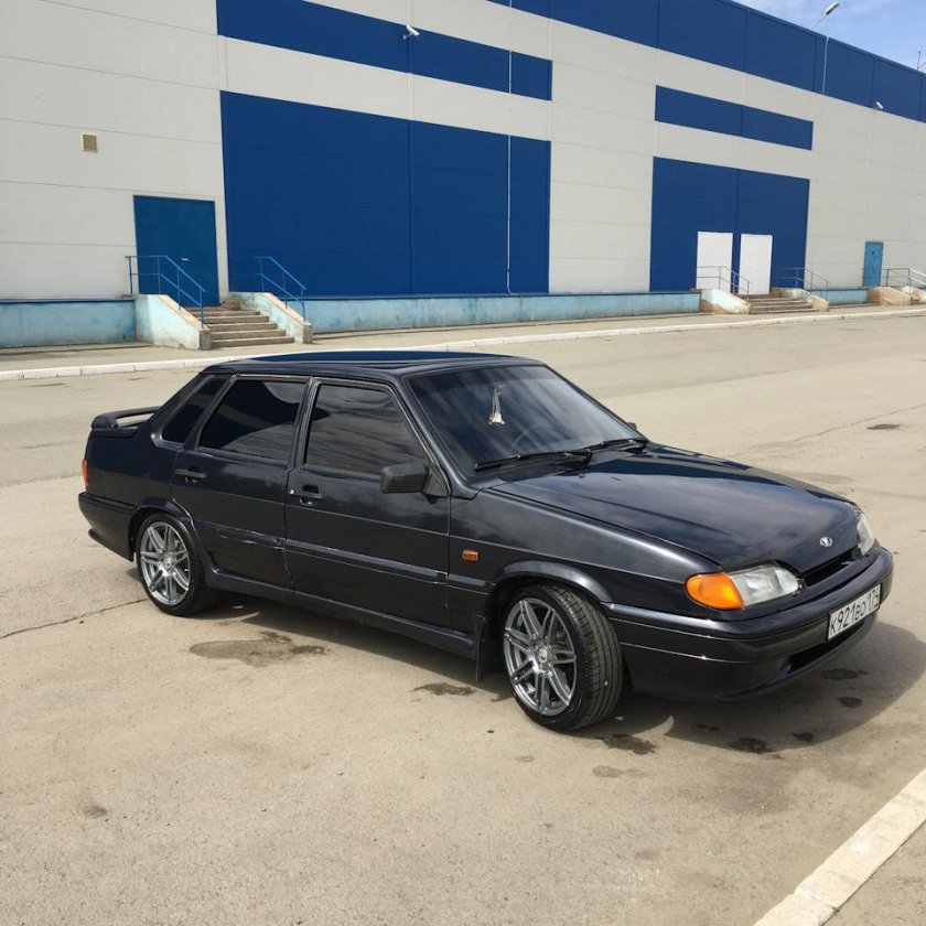 ВАЗ 2115 черная тонированная