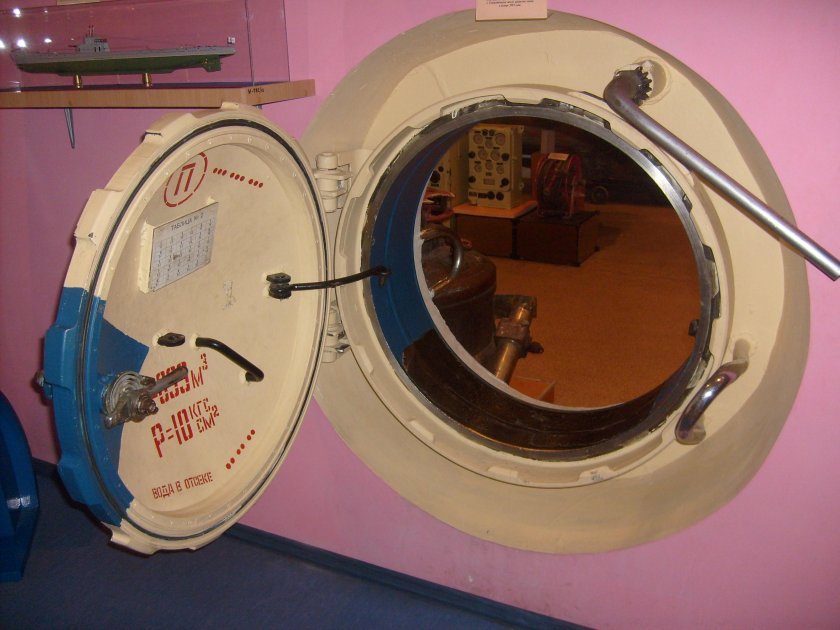 Верхний рубочный люк подводной лодки