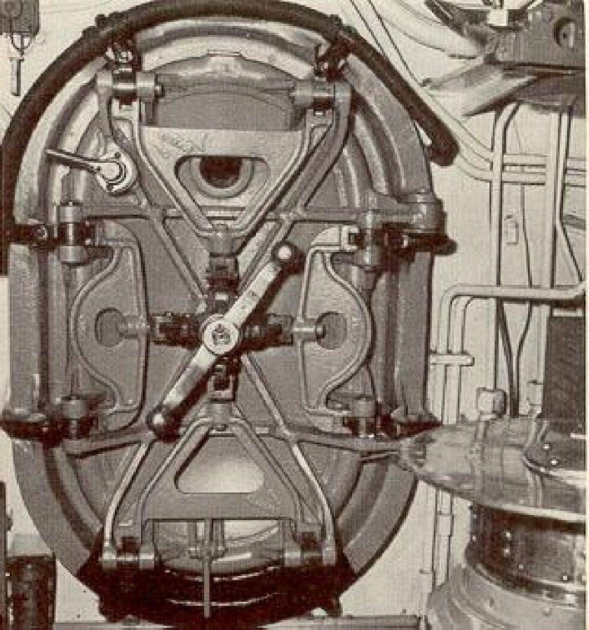 Люк подводной лодки