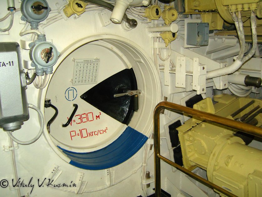 Верхний рубочный люк подводной лодки