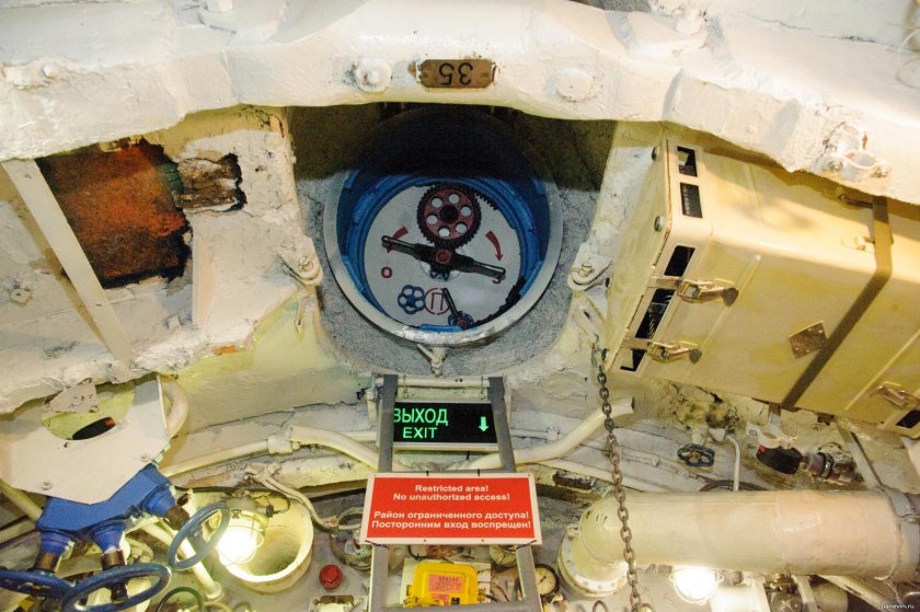 Комингс-площадка подводной лодки Курск