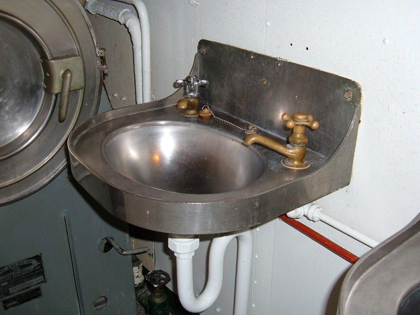 Раковина на судне