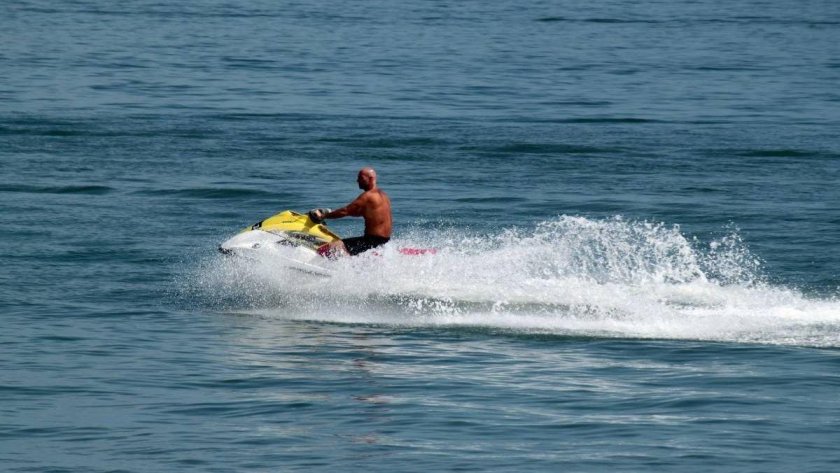 Гидроцикл на море