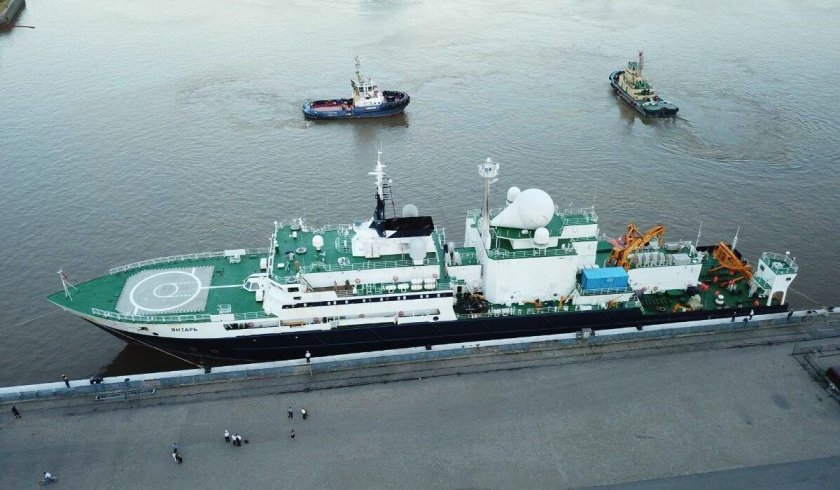 Исследовательское судно янтарь проекта 22010