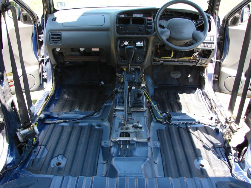 Suzuki Escudo салон