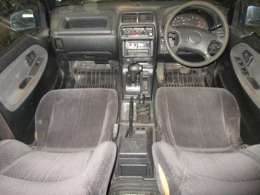 Suzuki Escudo 1994 салон