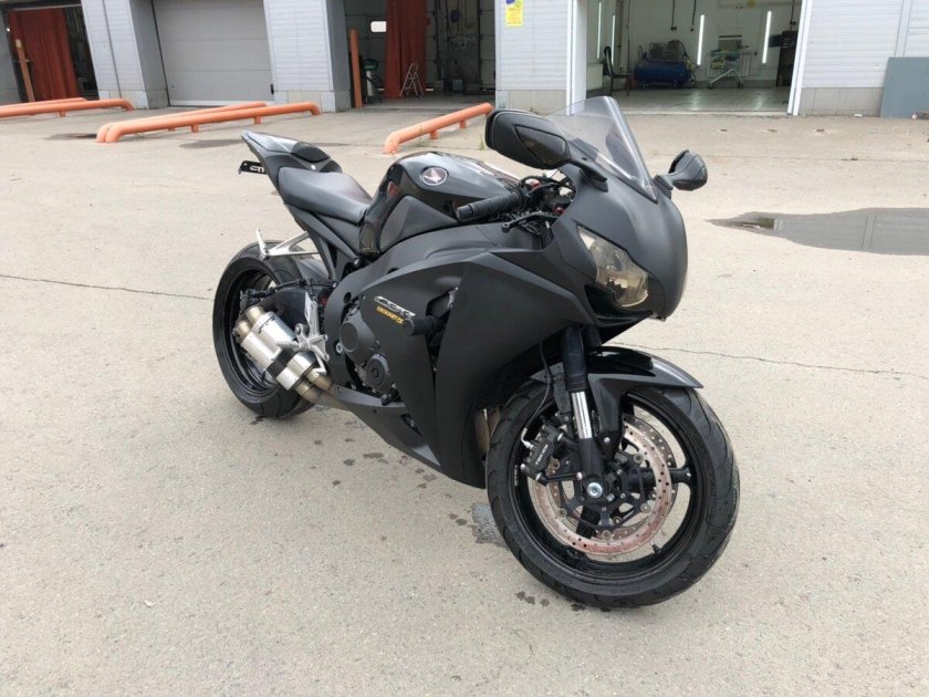 Honda cbr1000rr Black
