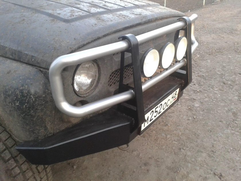 Передний кенгурятник на УАЗ 469