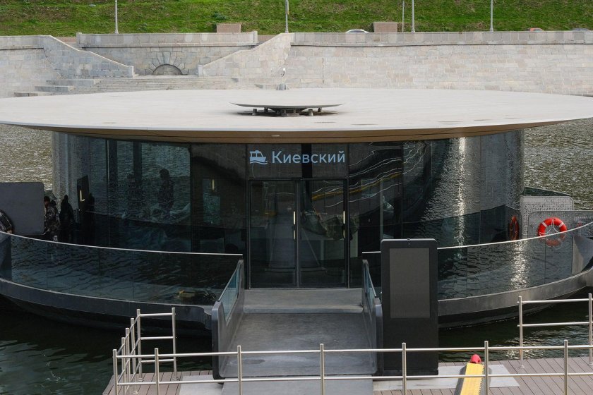 Киевский причал электросуда