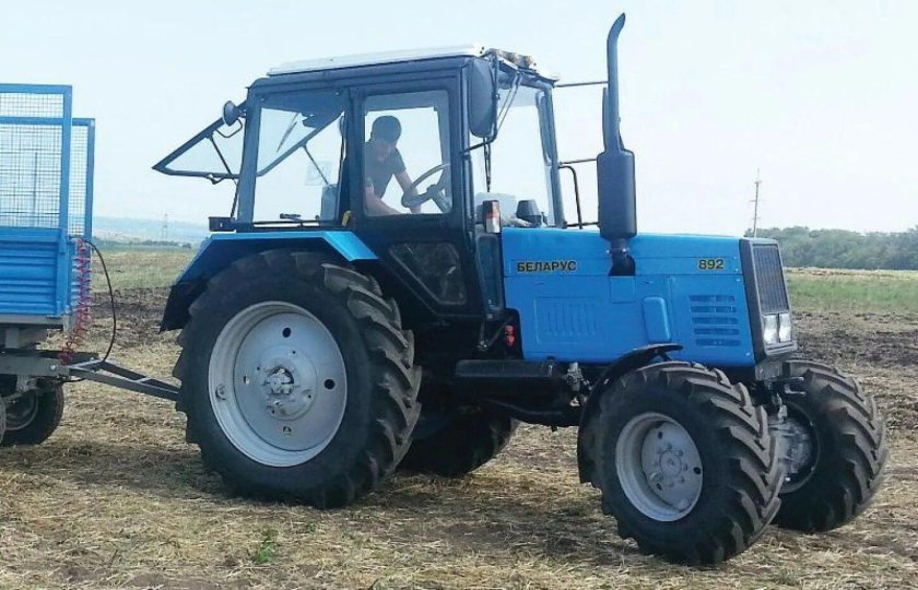 Трактор колесный «Беларус-892»