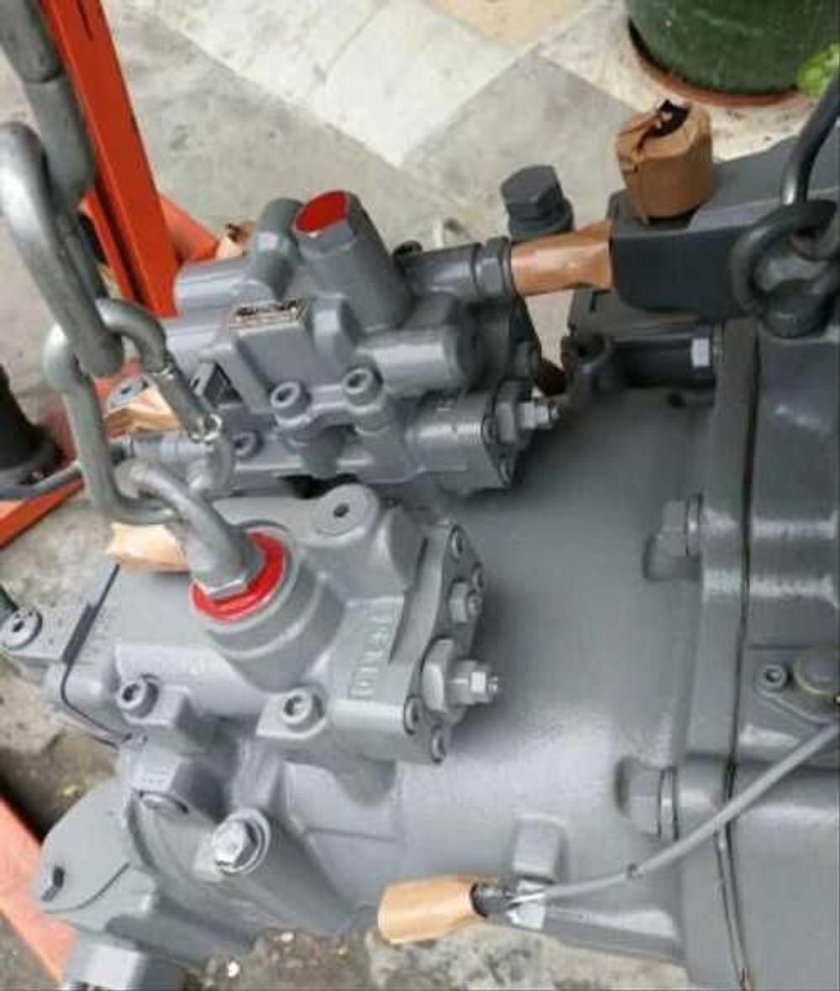 Помпа Хитачи zx200