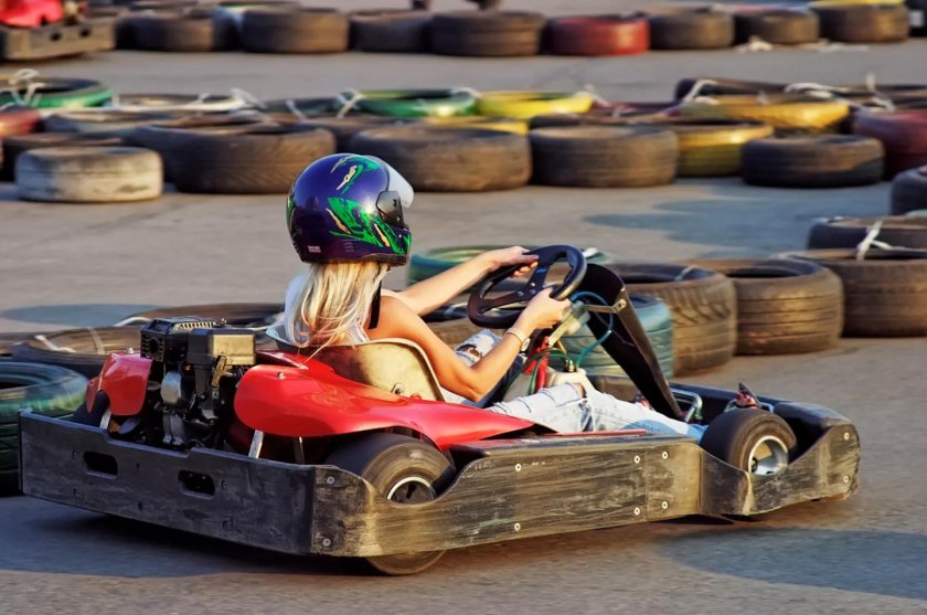 Картинг девушки