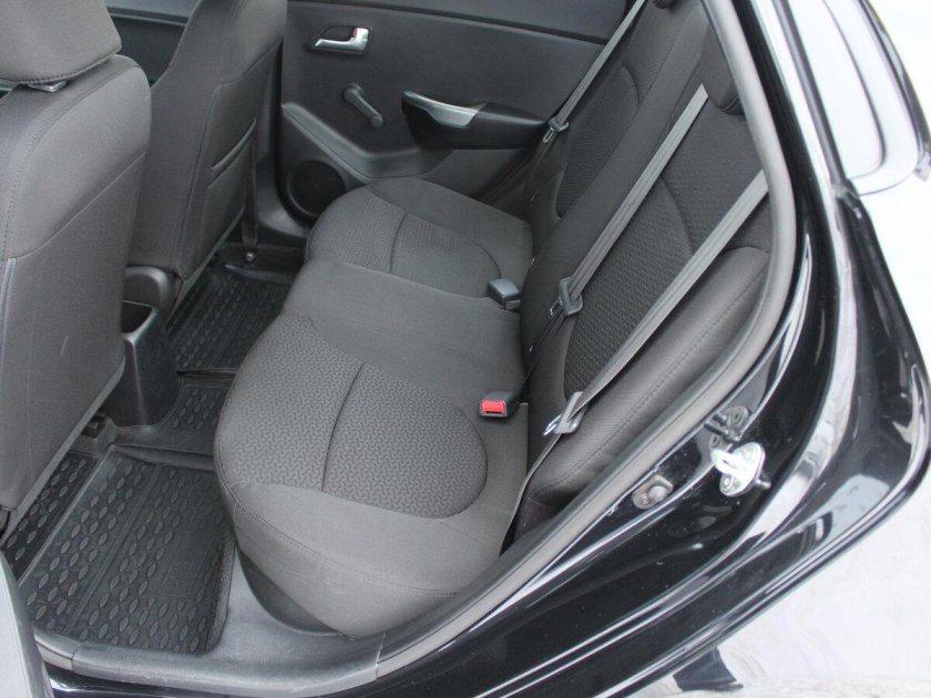 Киа Рио 3 салон сзади