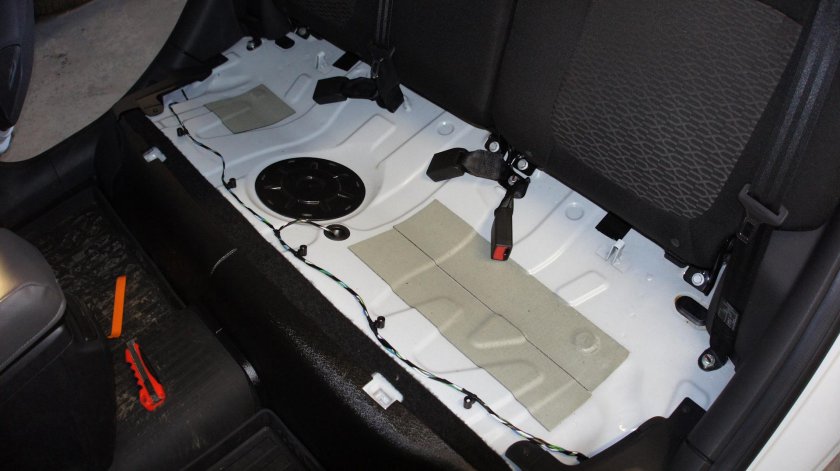 Как снять заднее сиденье Киа Рио 3