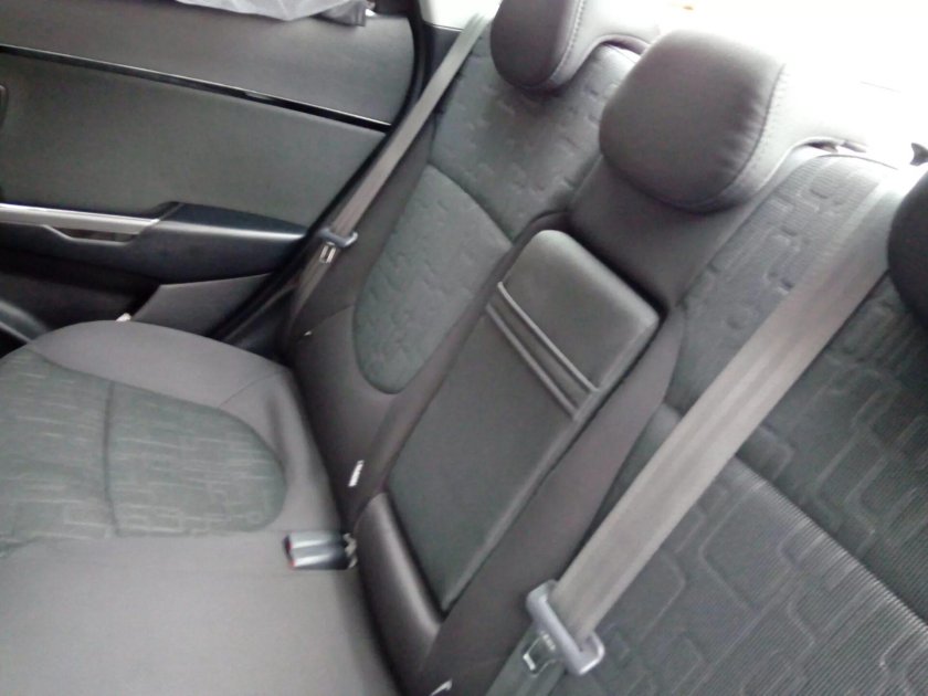 Задний подлокотник Kia Rio