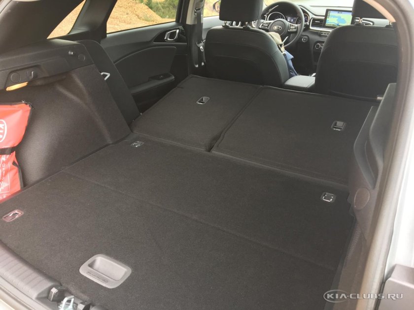 Киа СИД задние сиденья