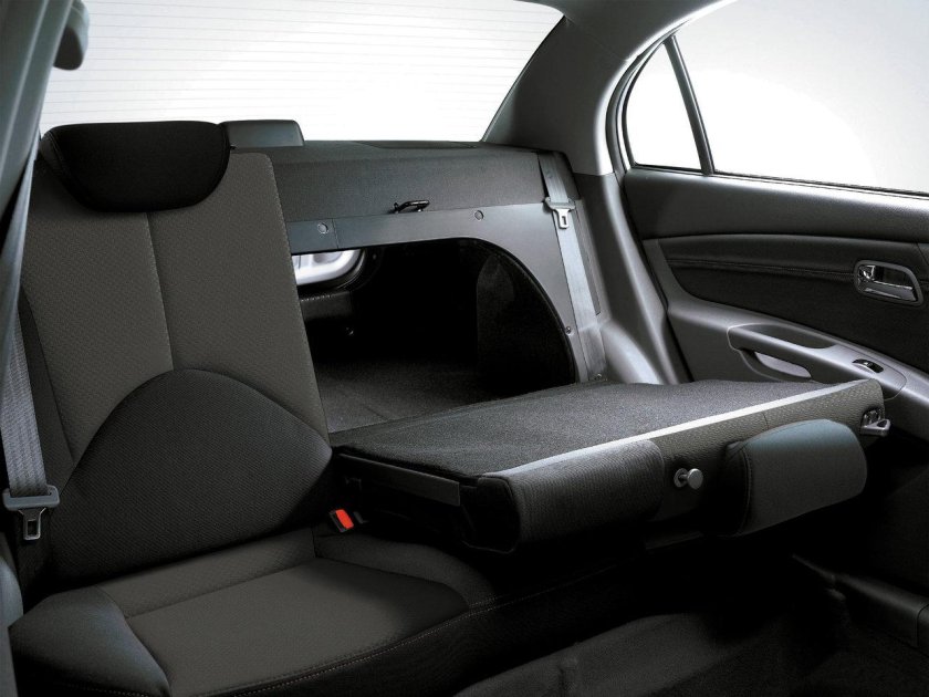 Kia Rio заднее сиденье