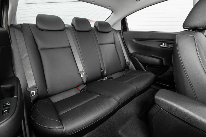 Киа Рио х 2022 салон сзади