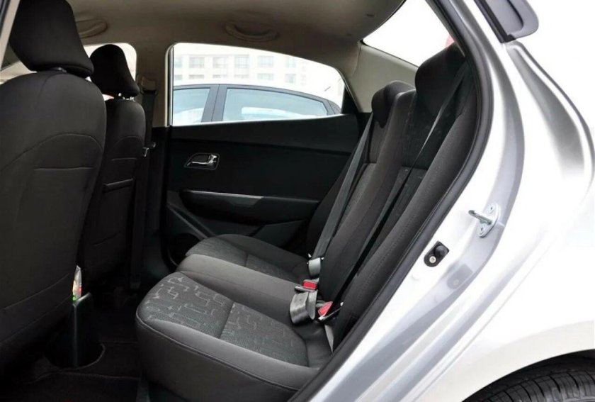 Кия Рио 4 17 год салон сзади