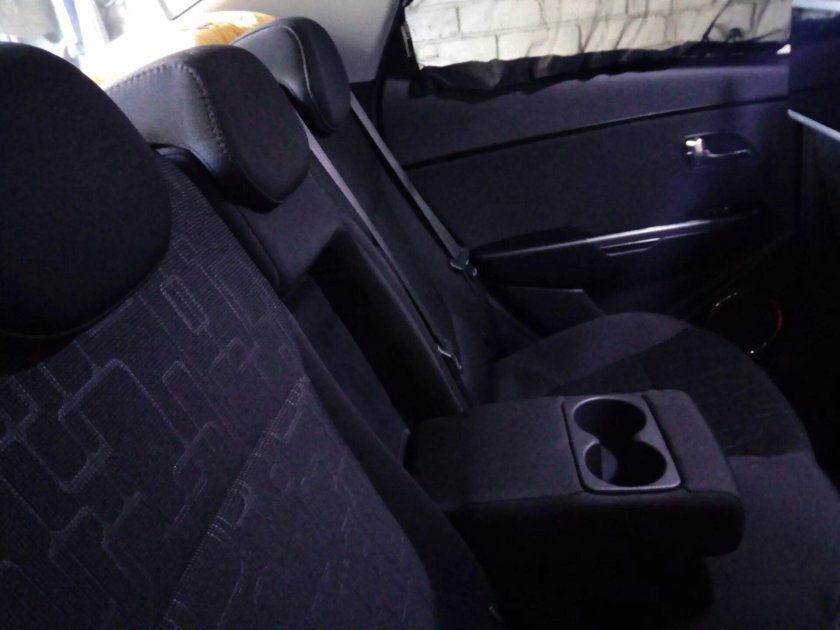 Задний подлокотник на Киа Рио 3