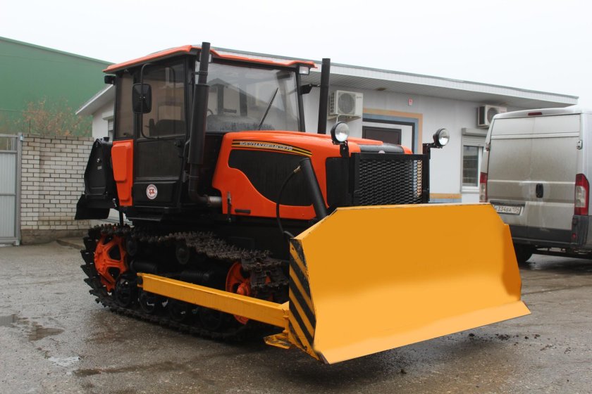 Трактор ВТГ 100