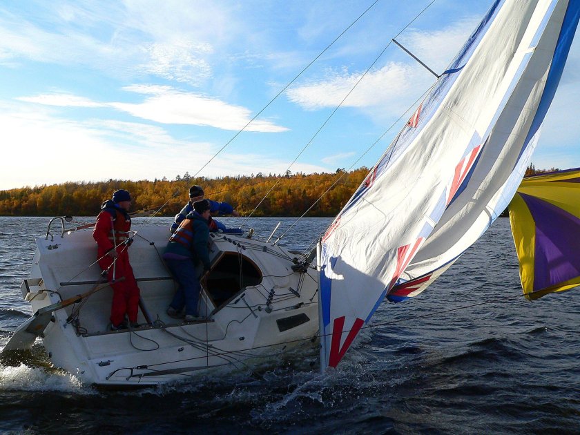 Брочинг парусной яхты