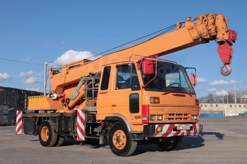 Автокран -Nissan primera